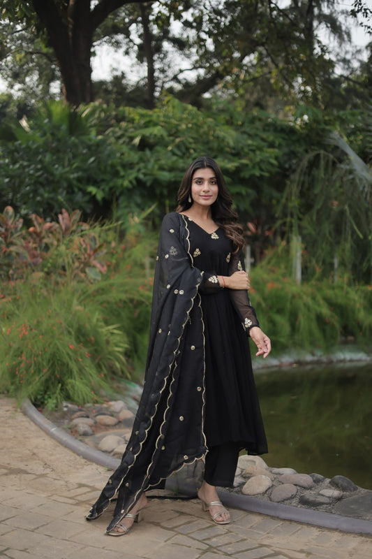 PREMIUM READYMADE ALIA BLACK CUT KURTI WITH PANT & DUPATTA SET 👜 🚀