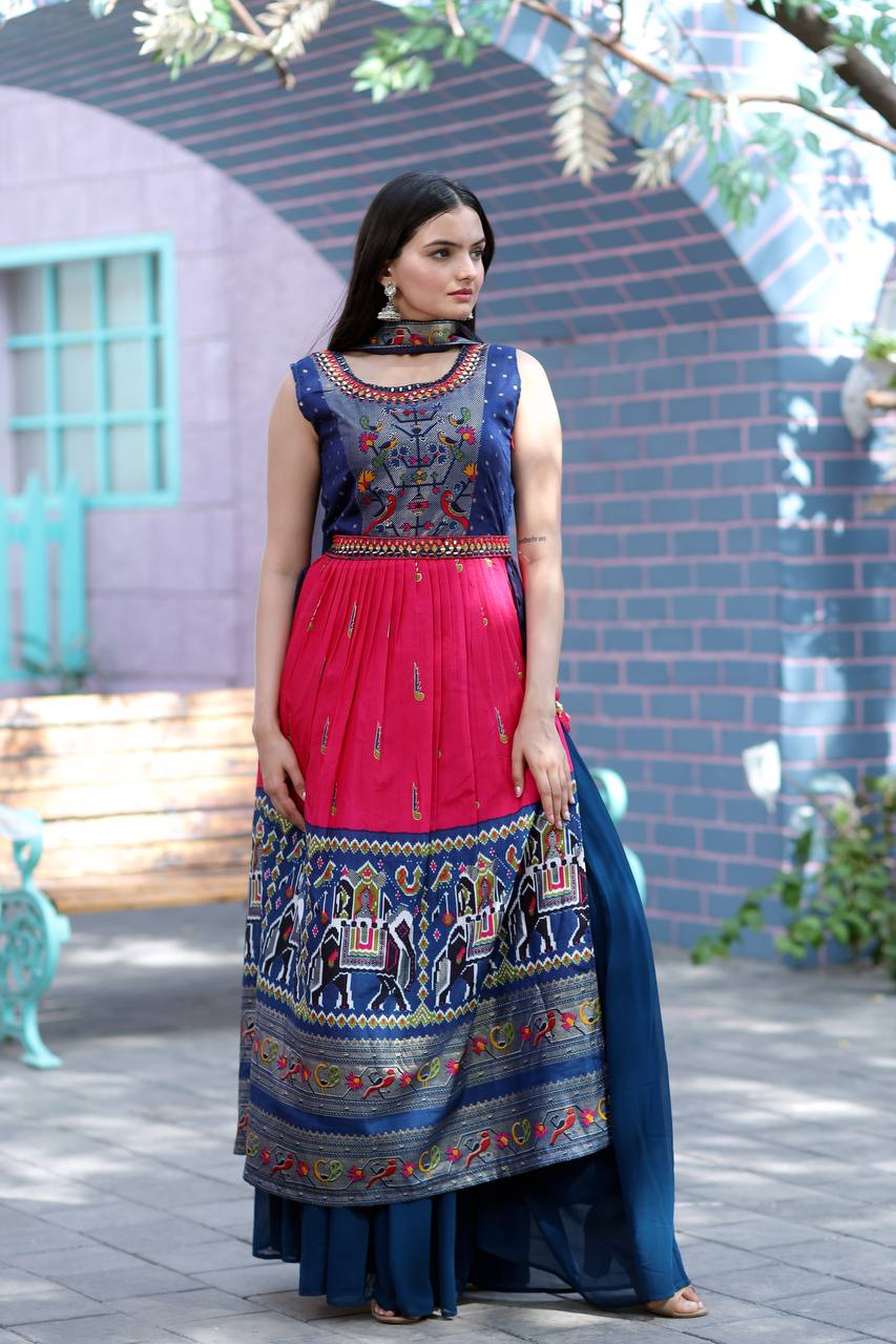 PREMIUM DESIGNER READYMADE NEVY-BLUE NAYRA CUT PLAZO KURTI COLLECTIONS. 👜