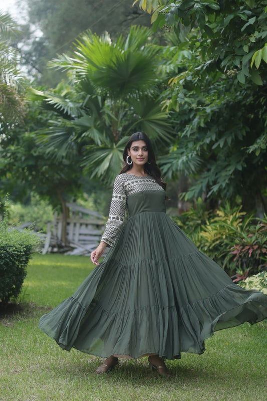 PREMIUM DESIGNER READYMADE GREEN GOWN COLLECTIONS. 👜