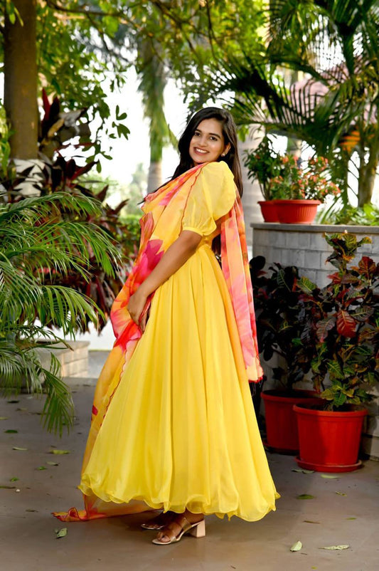 PREMIUM DESIGNER READYMADE YELLOW GOWN-DUPATTA COLLECTIONS.🥰